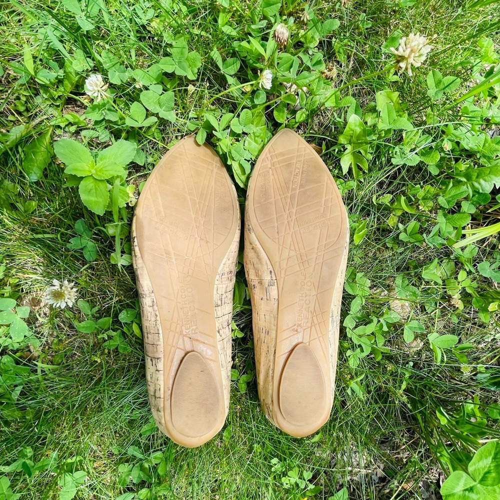 Kenneth Cole Silver Metallic And Tan Flats Size 7.5 - Picture 7 of 13